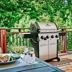 BBQs & Smokers Broil King CROWN S440 BBQ With Side Burner 12 BBQs & Smokers Broil King CROWN S440 BBQ With Side Burner