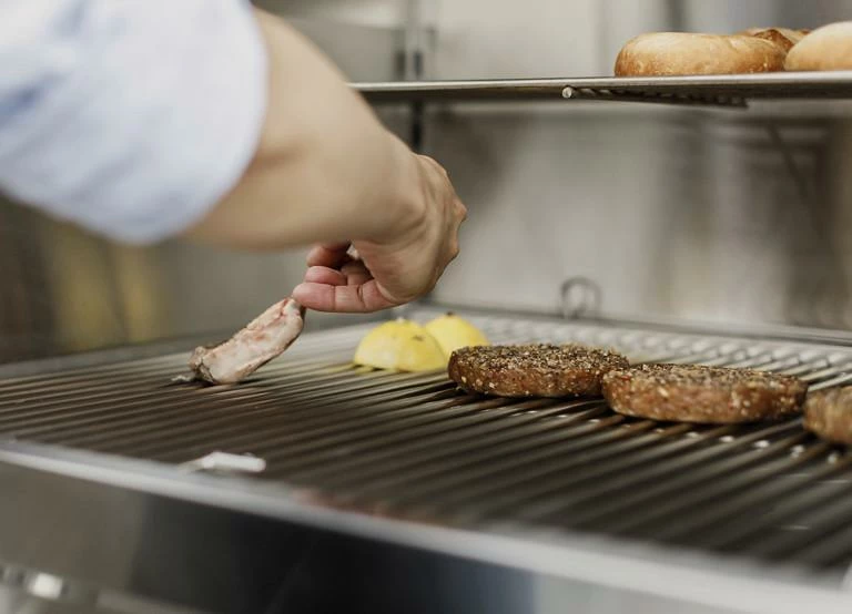 Crown Verity Premium Mobile Gill - Professional Series Charbroiler 48" 4 Crown Verity Premium Mobile Gill - Professional Series Charbroiler 48"