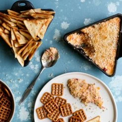 Lodge - Cast Iron Triangle Mini Server (10oz) BBQ Accessories