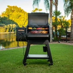 BBQs & Smokers Louisiana Grills 800 Black Label Series Pellet Grill With WIFI Control