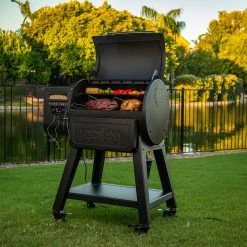 BBQs & Smokers Louisiana Grills 800 Black Label Series Pellet Grill With WIFI Control