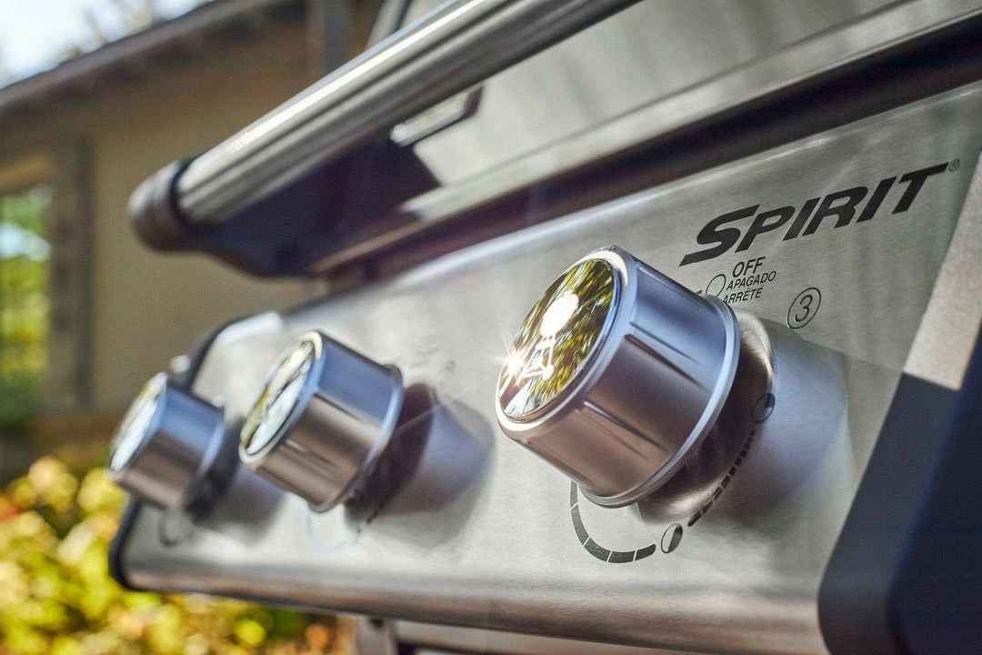 BBQs & Smokers Weber Spirit S-315 BBQ With Cast-Iron Cooking Grill Grates 8 BBQs & Smokers Weber Spirit S-315 BBQ With Cast-Iron Cooking Grill Grates