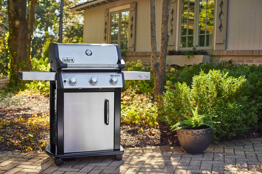 BBQs & Smokers Weber Spirit S-315 BBQ With Cast-Iron Cooking Grill Grates 16 BBQs & Smokers Weber Spirit S-315 BBQ With Cast-Iron Cooking Grill Grates